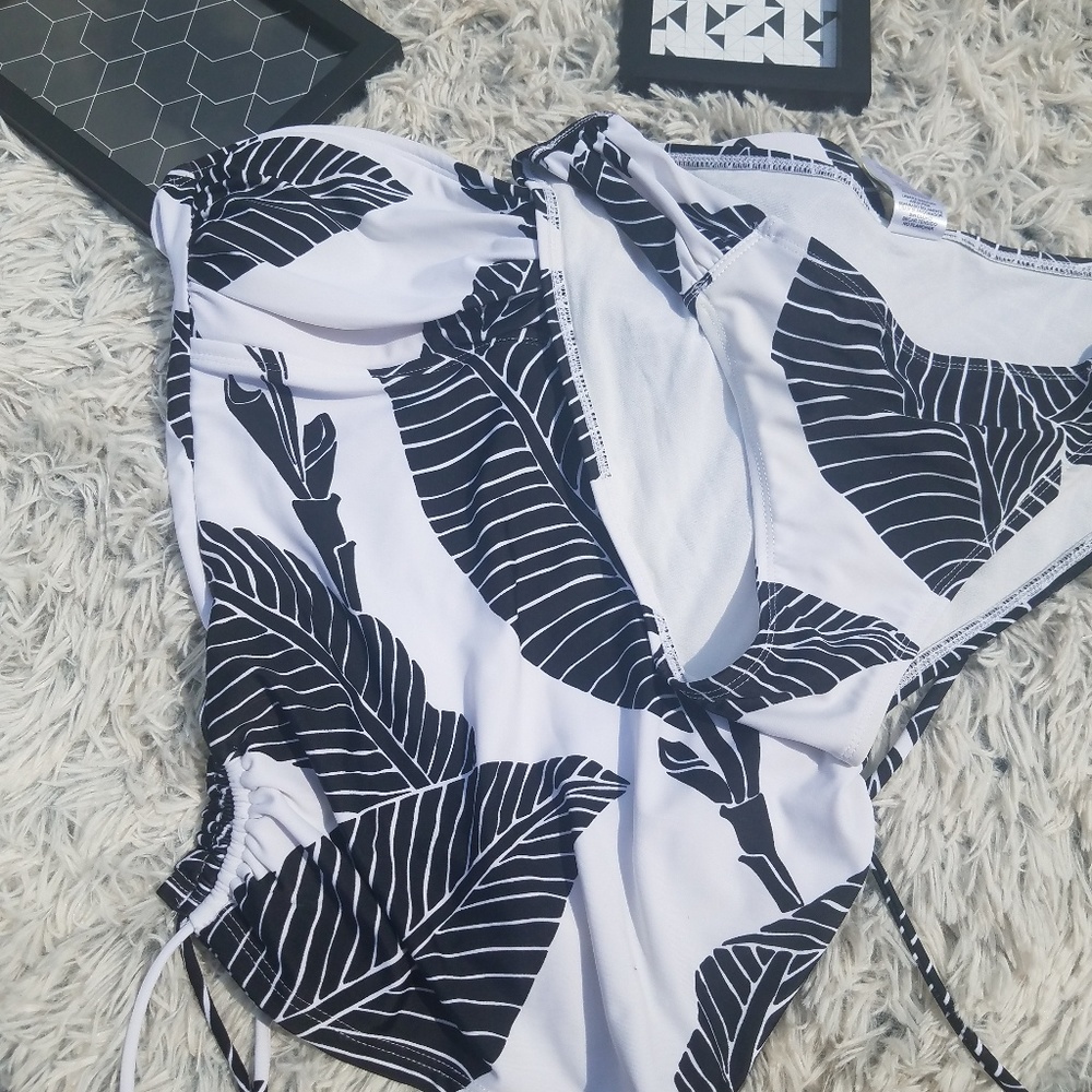 Relax by Tommy Bahama 2 piece